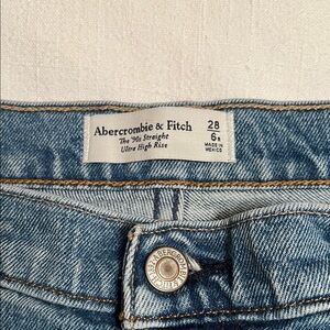 Abercrombie & Fitch 90s straight ultra high rise 28 regular